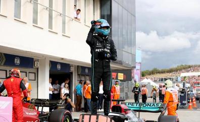 Russell arrebata la pole a Sainz y confirma que Mercedes ha vuelto