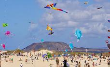 El Festival de Cometas de Corralejo cumple 35 años con cambio de playa