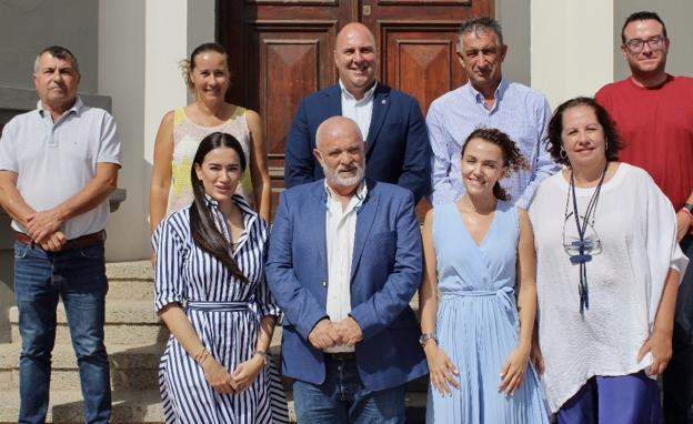 La nueva junta directiva de la Cámara de Comercio se presenta ante el Cabildo