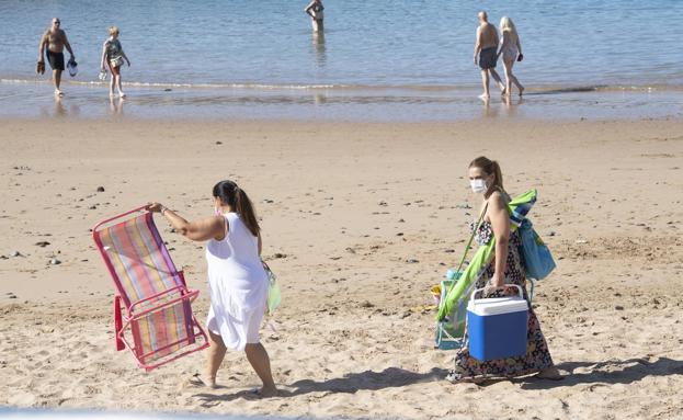 Mogán no permitirá dejar sillas, sombrillas o toallas en las playas para reservar un sitio