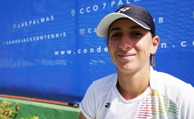 «He llegado a jugar con zapatillas rotas por no tener dinero»