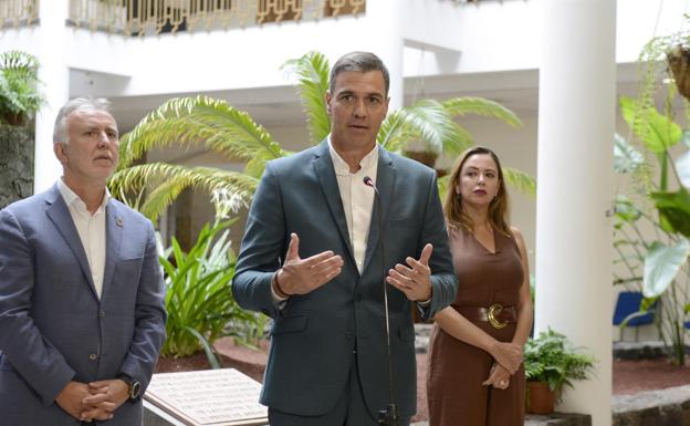 Sánchez deja en el 50% la bonificación de las guaguas en Canarias