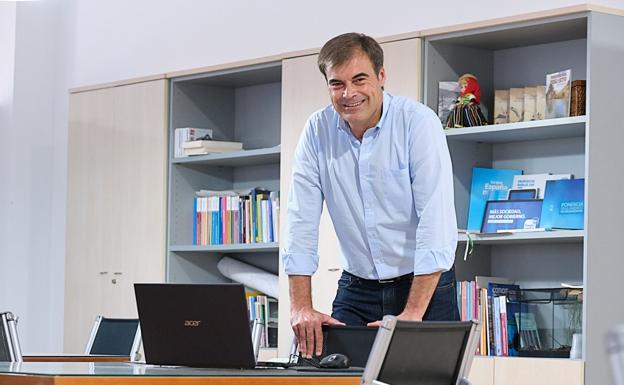 Fernando Enseñat, el segundo 'más preguntón' del Parlamento de Canarias