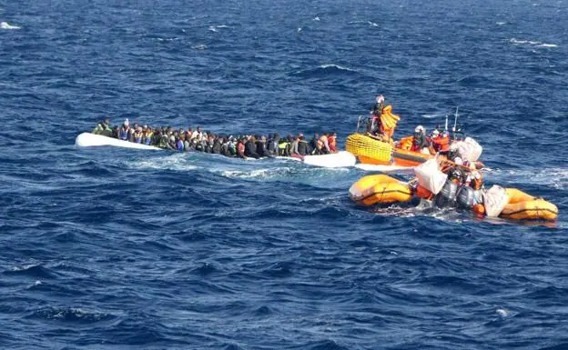 Una nueva tragedia en el Mediterráneo deja medio centenar de desaparecidos