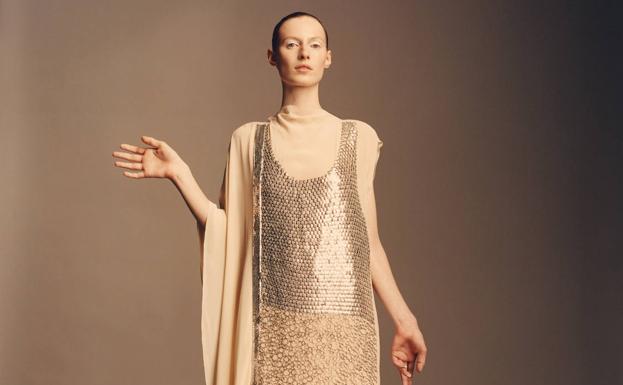 Imagen del vestido de la colección Zara Atelier igual al que llevó Marta Ortega en el desfile de Dior en Sevilla. /Zara