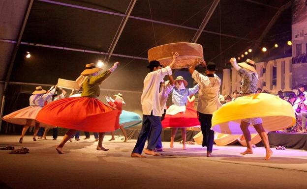 Los Campesinos abre las fiestas de San Ginés con el pregón más musical