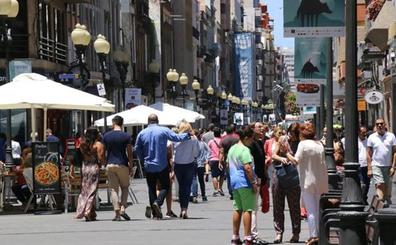 Stock image of the capital's street in Triana. 