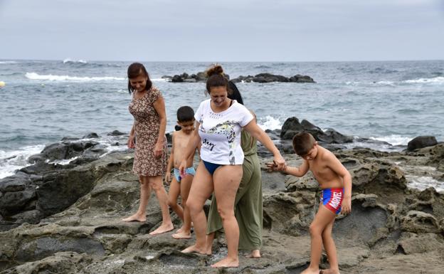 Canarios sin dinero para salir de vacaciones: «Queda la playa»