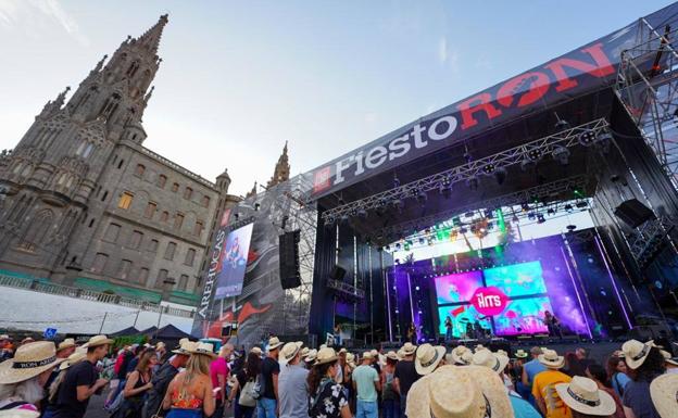 Arucas vibra con El FiestoRon