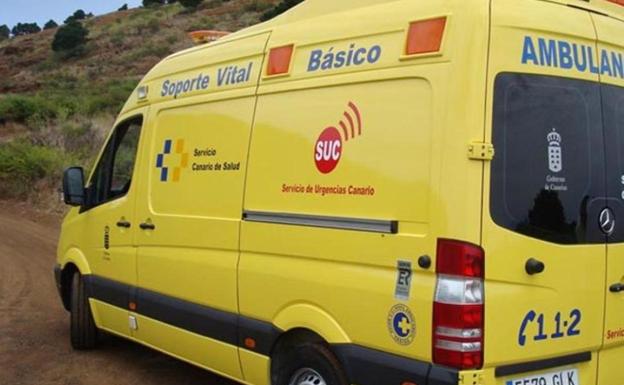 Herido grave en una colisión entre un coche y una moto en Tenerife