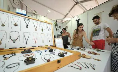 La Feria de Artesanía Faro de Maspalomas recupera su esplendor con 62 artesanos de Gran Canaria