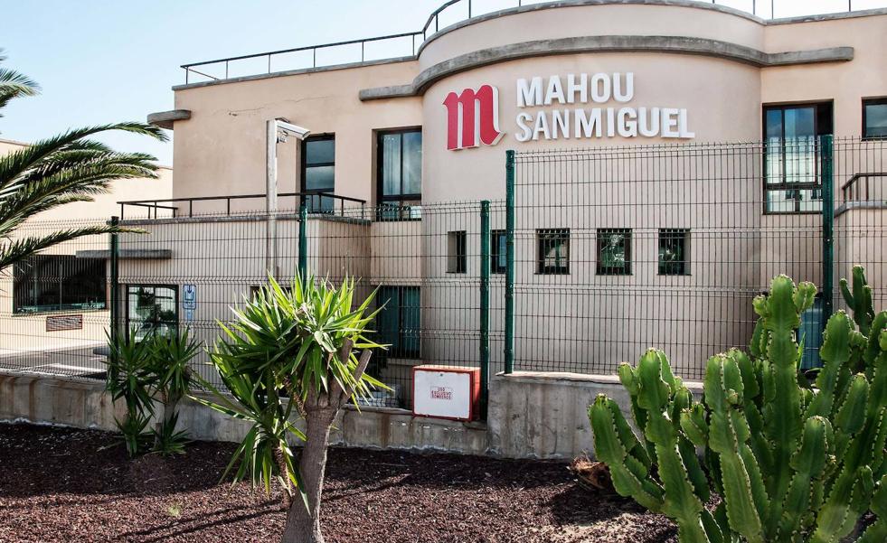 Mahou San Miguel invertirá en 2022 cerca de dos millones de euros en su fábrica canaria para impulsar su competitividad