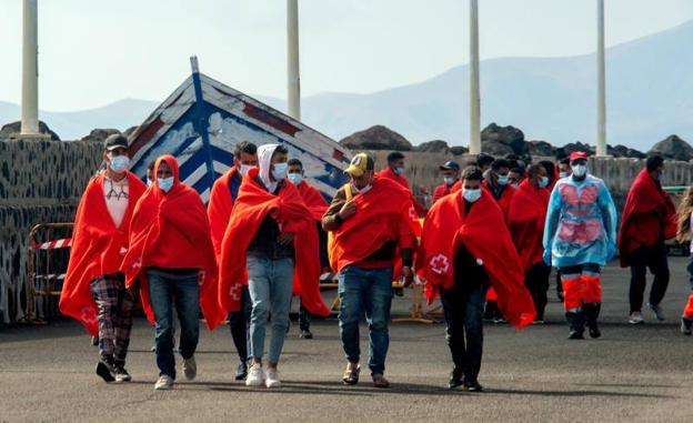 Flujo incesante de pateras hacia Canarias