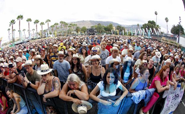 El cartel del 6º FiestoRon, antes de Navidad