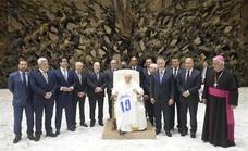 El Tenerife visita al papa Francisco para celebrar su centenario