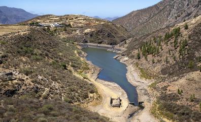 La sequía destapa la antigua ermita de Candelaria anegada por la presa