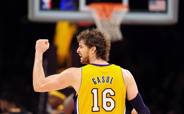 Los Lakers retiran el número 16 de Gasol en homenaje al español