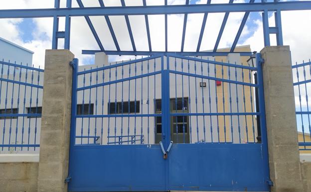 El cierre de la piscina de Valsequillo en agosto desata polémica