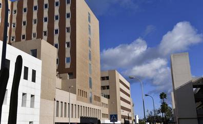 «¿Vamos a seguir viendo cómo el hospital se cae a pedazos con nuestros pacientes dentro?»