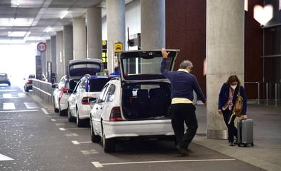 Los 'transfer' para recoger viajeros en taxi llegan al tope de 20 al mes por licencia