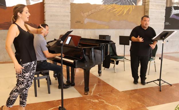 Un hotel como escuela temporal de formación lírica