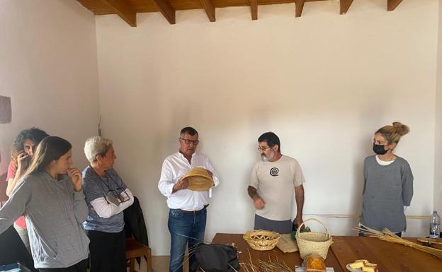 Nuevo taller de cestería de junco