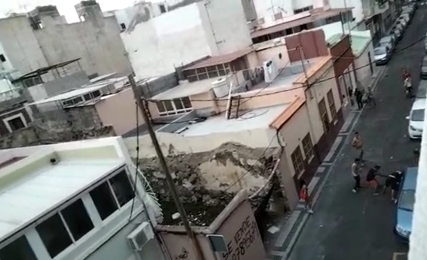 Continúan los gritos y peleas en las calles del barrio de Arenales