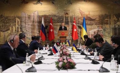 Turquía se consolida como único puente entre Ucrania y Rusia