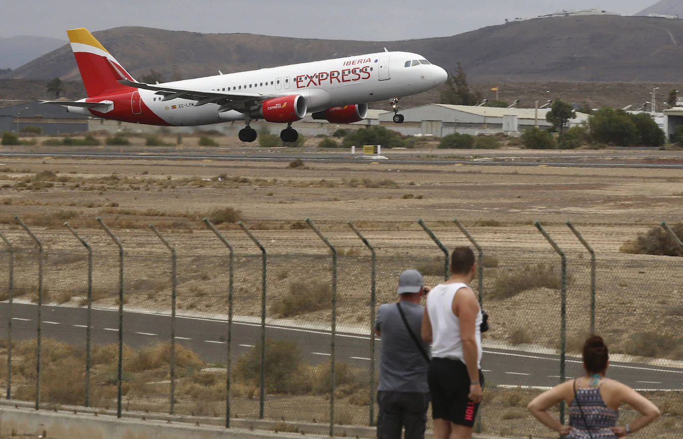Image of an Iberia Express flight, taking off in Lanzarote. 