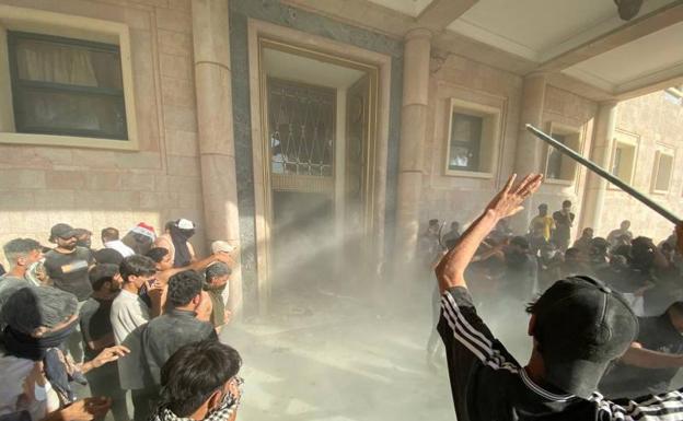 La retirada de la política del clérigo chií Al-Sadr deja una docena de muertos en Bagdad