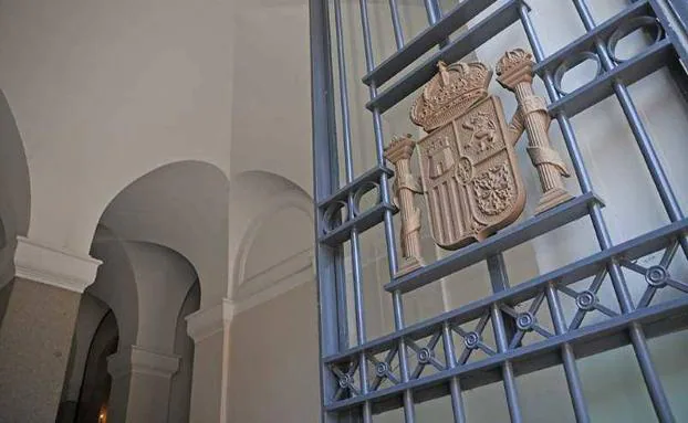 Main entrance of the headquarters of the Court of Auditors in Madrid.
