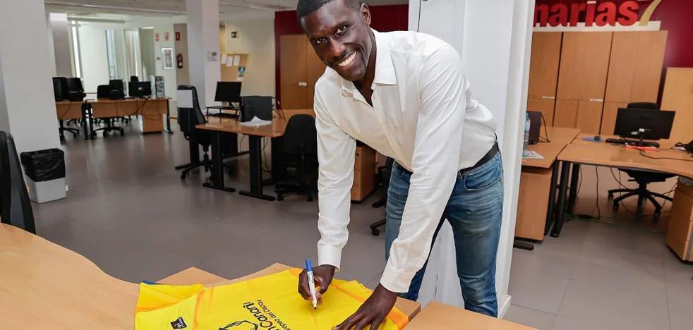 Raffle: Win an official Granca shirt signed by Savané and a team ball