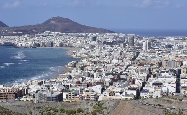 Rental prices have reached record highs this summer in the two Canarian capitals due to increased demand. 