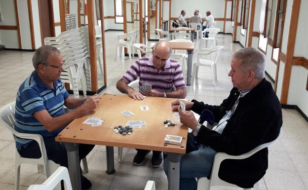 La felicidad de la tercera edad vuelve a inundar el Centro de Mayores