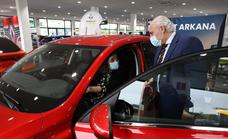 La venta de coches ralentiza su caída en agosto pese a la inflación