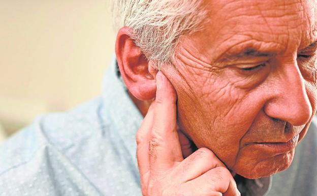 Una buena audición en el adulto mayor es la base para mantener el cerebro saludable