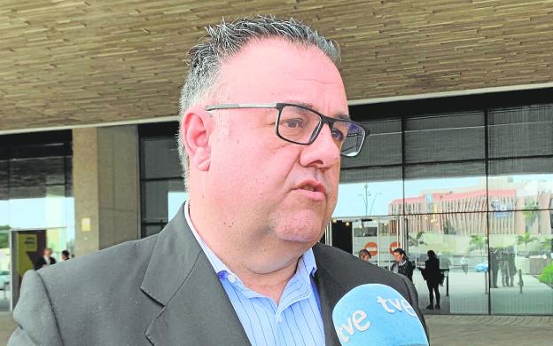 Sanidad aplaza las jornadas de Domínguez con jueces y fiscales