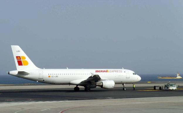 Iberia Express cancela solo tres vuelos en su octavo día de huelga, uno de ellos a Gran Canaria