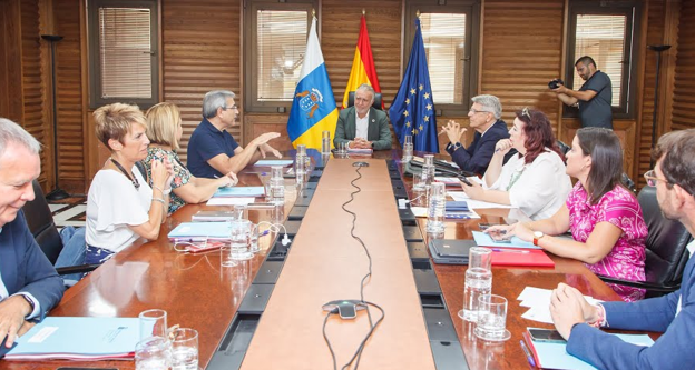 «Sintonía absoluta» del Gobierno sobre la bonificación a las guaguas