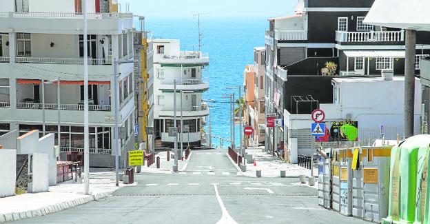 Los gases volcánicos impiden el regreso de 1.500 personas a sus casas un año después