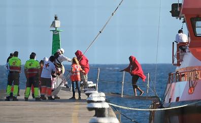 Rescatan a 65 migrantes rumbo a Lanzarote y Fuerteventura