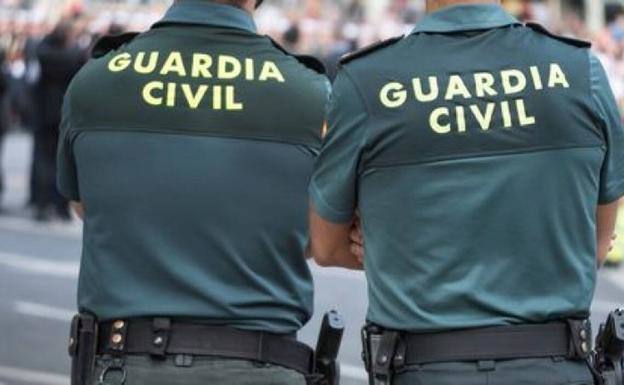 Agrede a su pareja después de acceder a abandonar su vivienda ante la policía