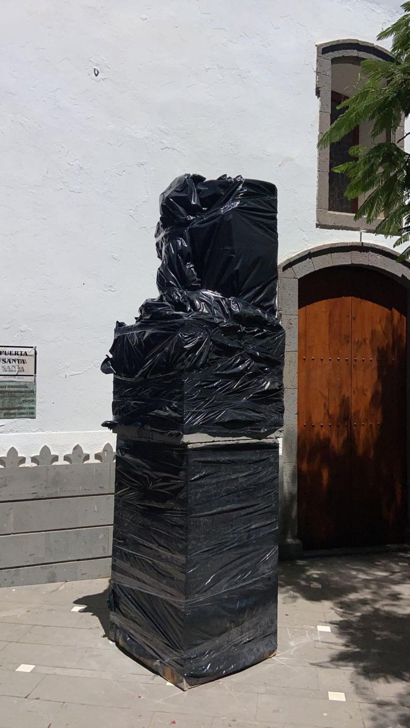 PP-AV critica la ubicación de una nueva escultura en Tunte y el gobierno la justifica por la pieza