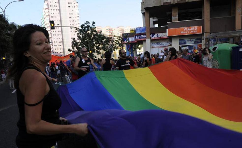 Concentración en La Palma en repulsa de la agresión lesbofóbica a dos jóvenes