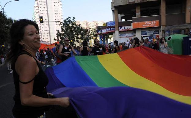 Concentración en La Palma en repulsa de la agresión lesbofóbica a dos jóvenes