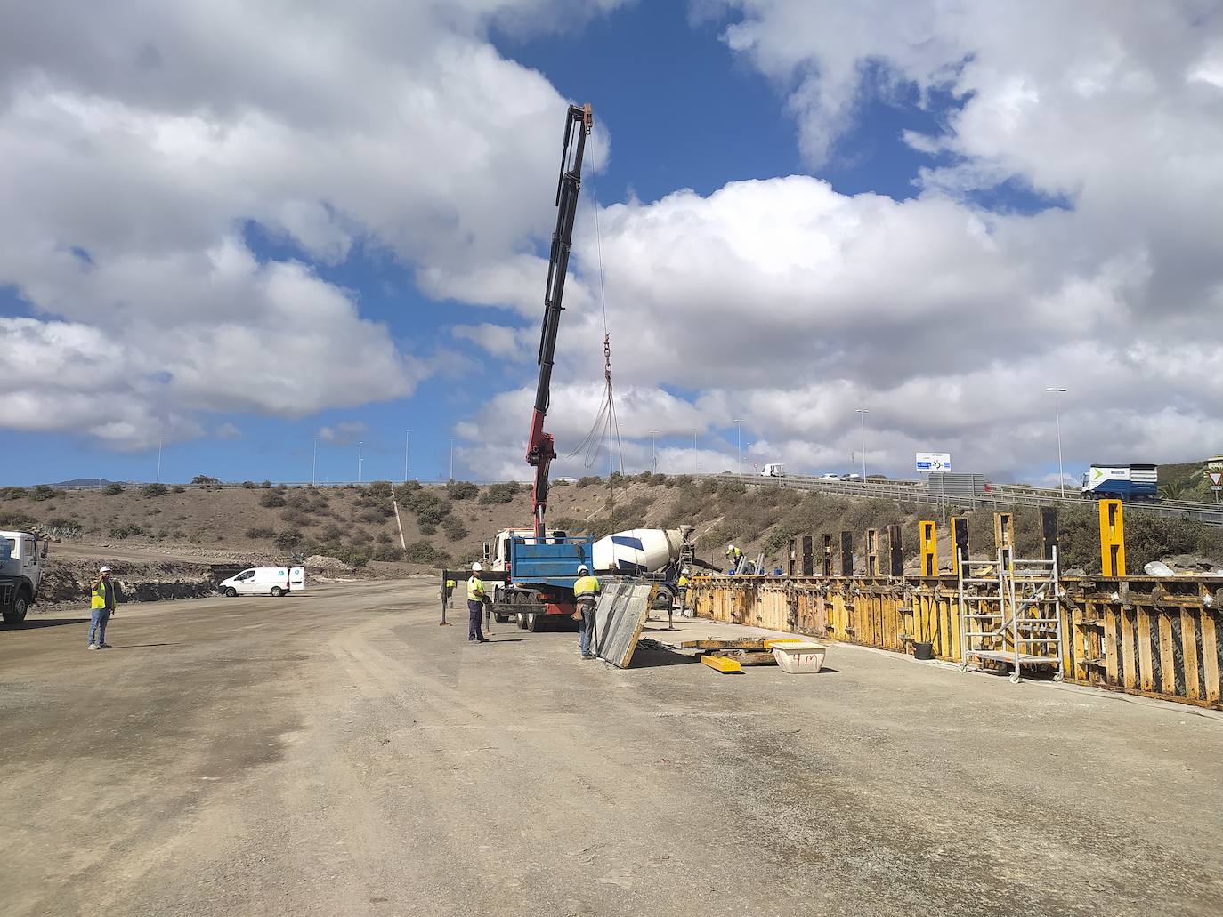 El traslado de bloques para la escollera de la Avenida Marítima arranca en noviembre