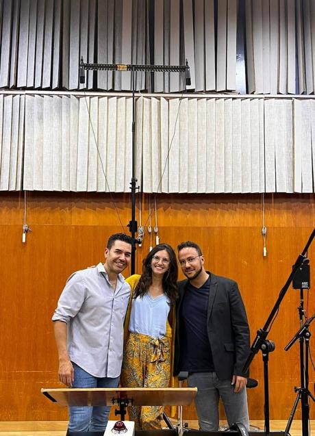 Rafael Sánchez Araña, Celia Rivero y Armando Ravelo, durante la grabación. 