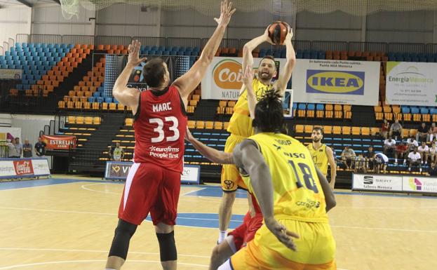 John Shurna imparte magisterio para obtener la primera victoria del Gran Canaria