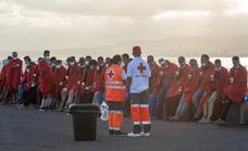 Rescatan a un centenar de personas de tres pateras en Lanzarote