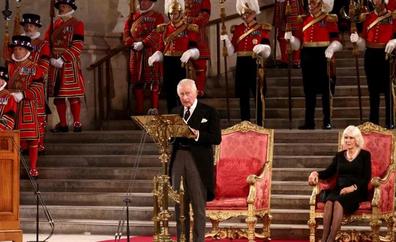 El Parlamento británico muestra sus condolencias a Carlos III: «Seguiré el ejemplo de la reina»